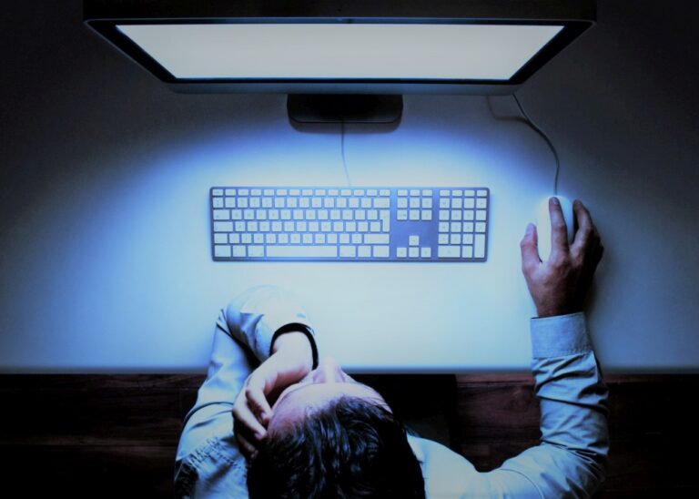 Reduce Blue Light Exposure While Using A PC Ez pc